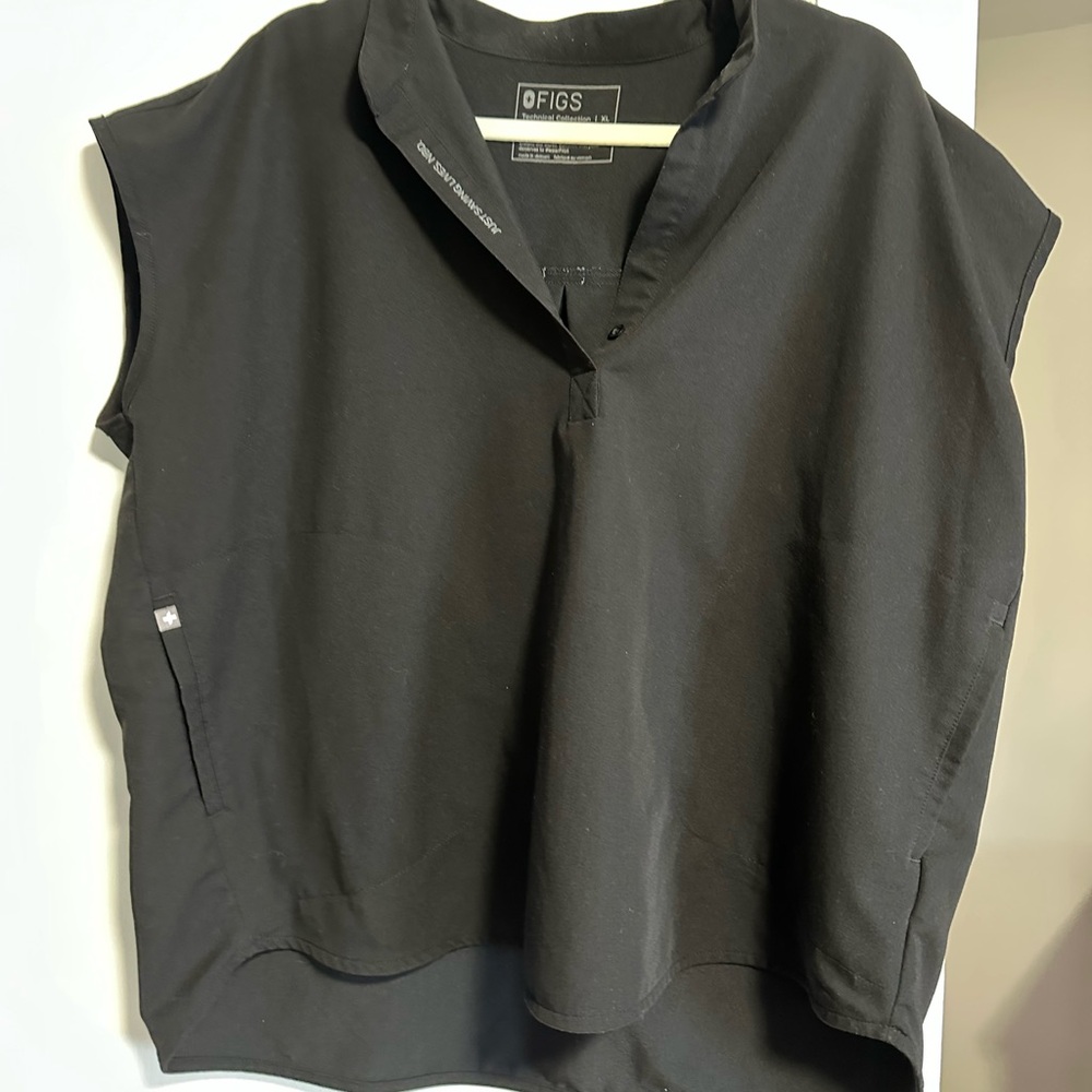 Figs black scrub top